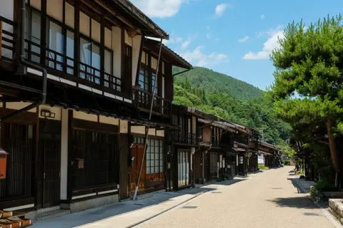 あなたの物件は明日も営業できるか？ 厳しすぎる「民泊新法」と自治体ルールの罠。